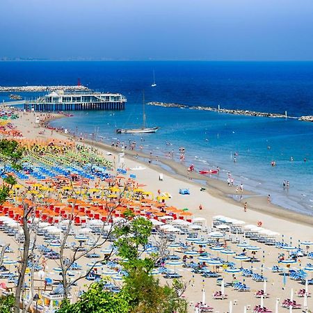 Hotel Adler Габиче Маре Екстериор снимка