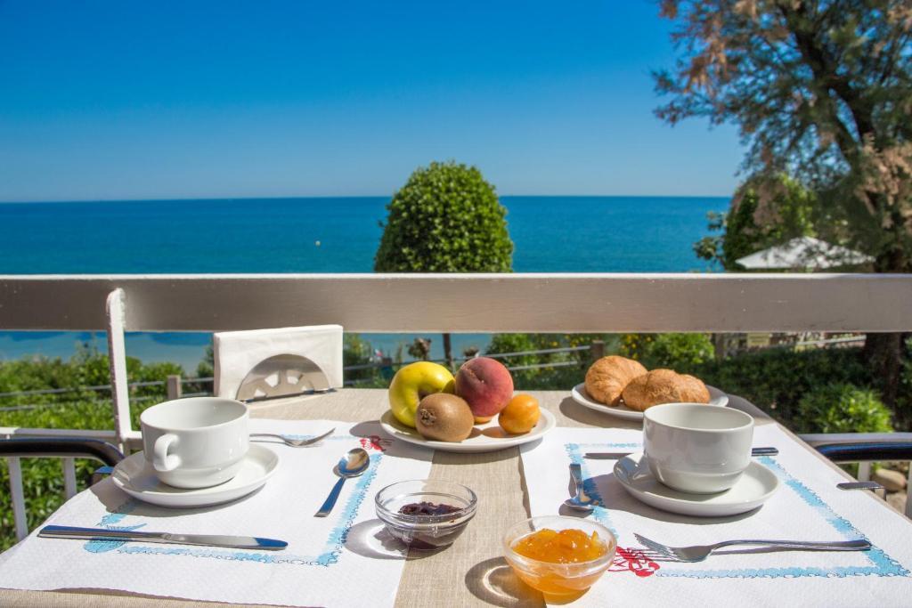 Hotel Adler Габиче Маре Екстериор снимка