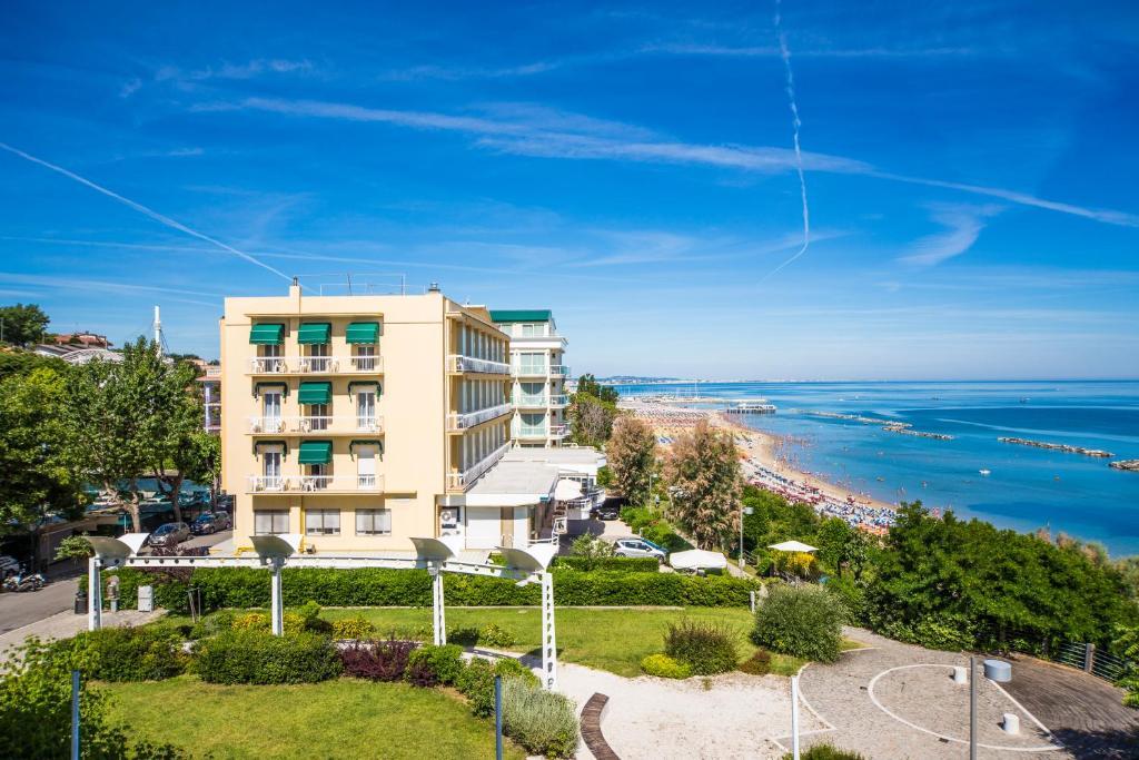 Hotel Adler Габиче Маре Екстериор снимка