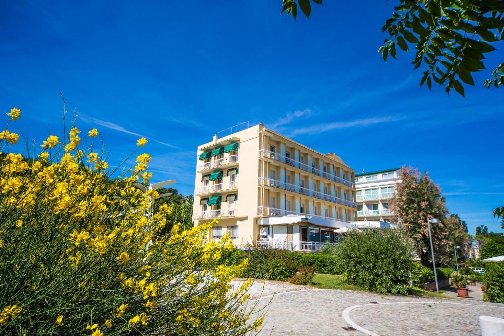 Hotel Adler Габиче Маре Екстериор снимка