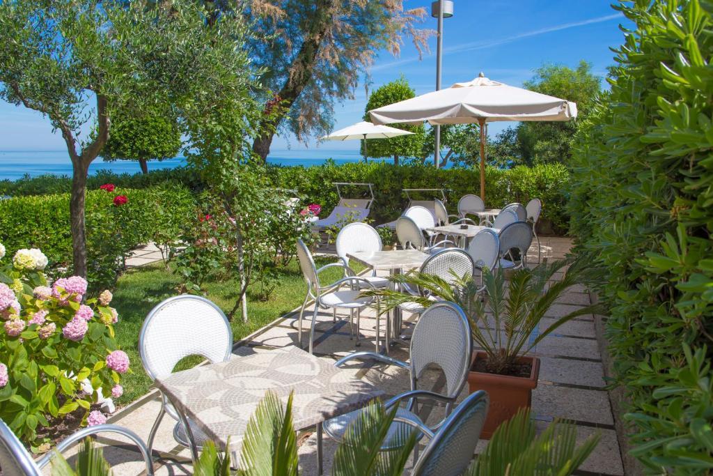 Hotel Adler Габиче Маре Екстериор снимка