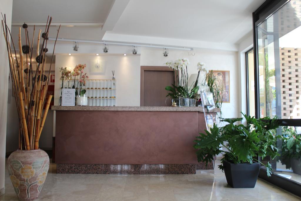 Hotel Adler Габиче Маре Екстериор снимка